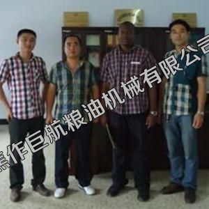 喀麥隆客戶(hù)來(lái)我公司簽訂50T連續(xù)精煉設(shè)備