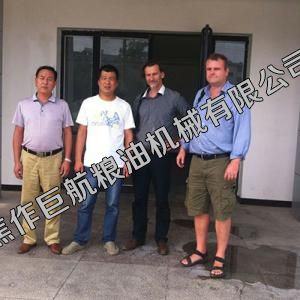 加拿大客戶(hù)來(lái)我公司洽談30T精煉設(shè)備